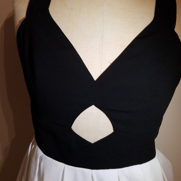 Cutout detail dress w criss cross back & bow NWT - Picture 5 of 8